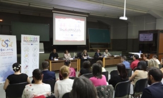 Foto de la presentación con el representante de Fundación ONCE