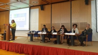 Foto de Carla Bonino junto al resto de ponentes