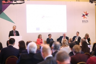 Foto del panel en el que intervino Maria Tussy