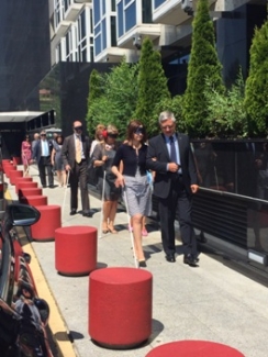 Foto de un momento de uno de los simulacros de discapacidad