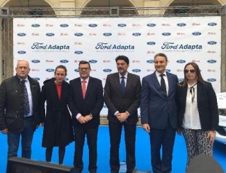 foto de familia tras la presentación