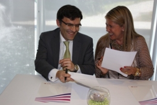 Foto de la firma del convenio entre Fundación ONCE y Xerox