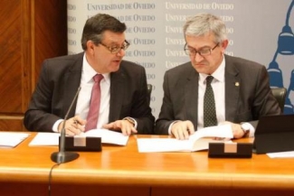 Foto de un momento de la firma del convenio