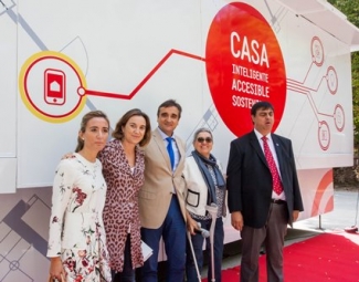 Foto de familia en la inauguración de la Casa Inteligente