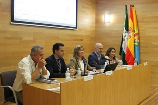 Foto de la mesa de presentación