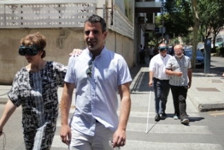 Foto de un momento de uno de los simulacros de discapacidad