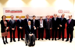 Foto de familia de los intervinientes en la inauguración