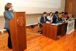 Foto de Isabel Martínez Lozano durante su intervención