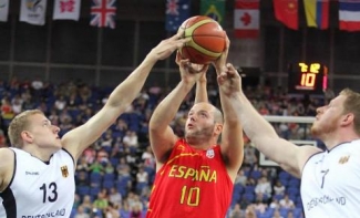 Foto de Ismael García jugando al baloncesto