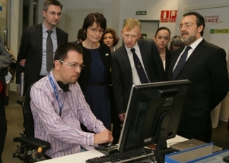 Foto de su visita a una de las empresas