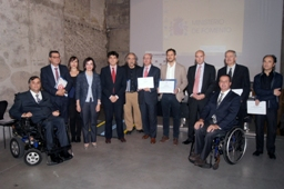 Foto de familia tras la presentación del libro