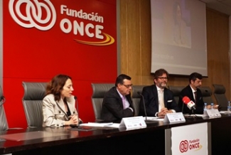 Foto de la mesa de clausura