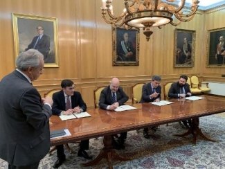 foto de la firma del convenio