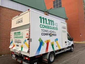 Foto de uno de los camiones en los que se ha llevado la comida