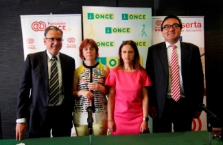 Foto de familia tras la presentación. Fundación ONCE