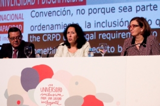 Foto de la mesa de clausura