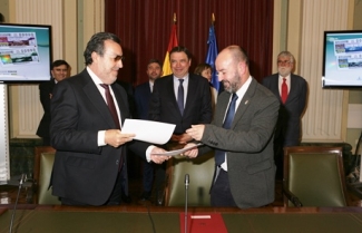 Foto de la firma del convenio