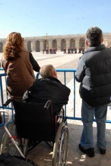 Foto de una persona con discapacidad en el Palacio Real