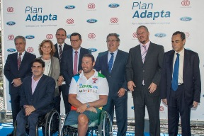 foto de familia de las personas que han participado en la presentación