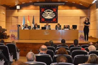 Foto de la mesa de presentación