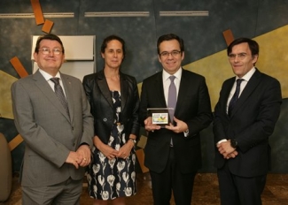 Foto de familia con el ministro