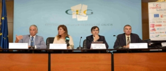 Foto de los integrantes de la mesa de presentación