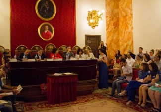 Foto del acto de entrega de diplomas
