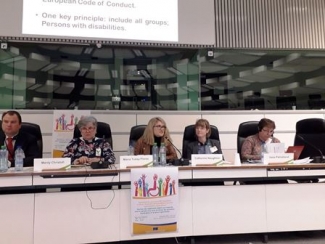 Foto de Maria Tussy durante su intervención