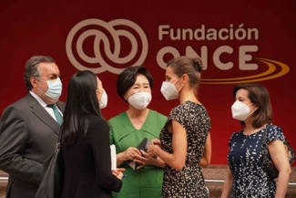 Foto de la visita de SM la Reina, la Primera Dama, la ministra Robles y el presidente de la ONCE